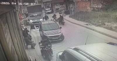 Edirne&rsquo;de iki motosikletin &ccedil;arpıştığı kaza kamerada: 1 yaralı
