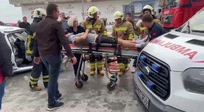 Edirne&rsquo;de iki otomobil &ccedil;arpıştı: 1 yaralı

