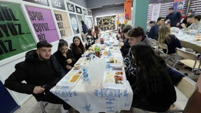 Edirne&rsquo;de imece usul&uuml; iftar: Okul i&ccedil;inde Ramazan bereketi

