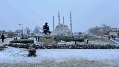 Edirne&rsquo;de kar yağışı etkili oluyor
