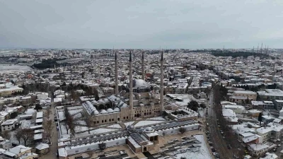 Edirne&rsquo;de kar yağışı kartpostallık g&ouml;r&uuml;nt&uuml;ler oluşturdu
