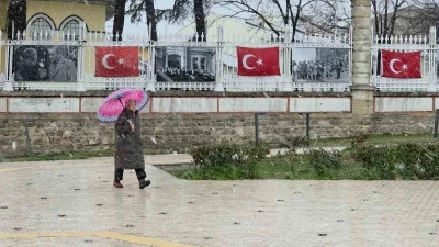Edirne&rsquo;de kar yağışı yeniden başladı
