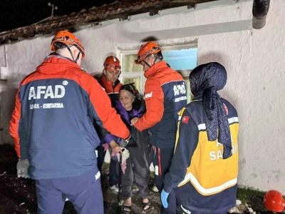 Edirne&rsquo;de korku dolu dakikalar, &ccedil;&ouml;kme riski nedeniyle AFAD vatandaşları tahliye etti
