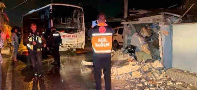 Edirne’de minibüs eve girdi
