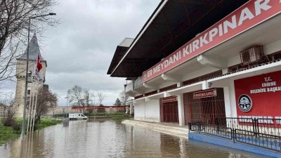 Edirne&rsquo;de nehir taşkını: Sular Er Meydanına ilerliyor
