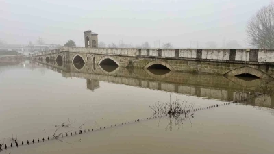 Edirne&rsquo;de nehir taşkınları s&uuml;r&uuml;yor

