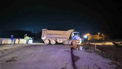 Edirne&rsquo;de nehirlerde taşkın riski: Tunca ve Meri&ccedil; K&ouml;pr&uuml;s&uuml; ulaşıma kapatıldı
