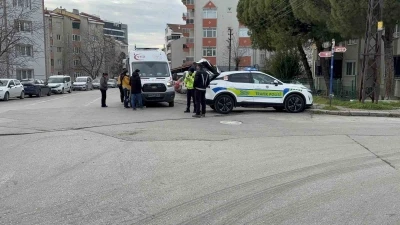 Edirne&rsquo;de otomobil ile motosiklet &ccedil;arpıştı: 1 yaralı
