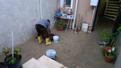 Edirne&rsquo;de sağanak hayatı olumsuz etkiledi: Bazı ev ve iş yerlerini su bastı
