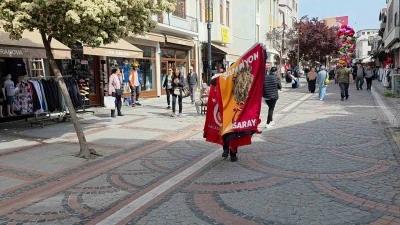Edirne&rsquo;de Sara&ccedil;lar Caddesi&rsquo;nde S&uuml;per Lig heyecanı sokaklara taşındı
