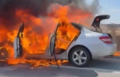 Edirne’de seyir halindeki otomobil alev alev yandı
