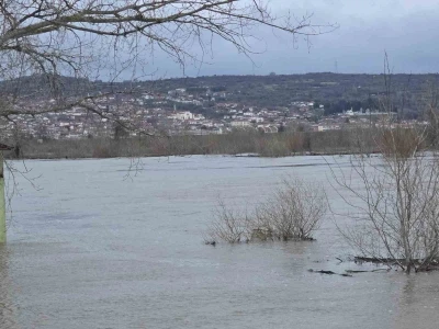 Edirne&rsquo;de taşkın riski merkezde azaldı, yayılım Subaşı ve k&ouml;ylere kaydı
