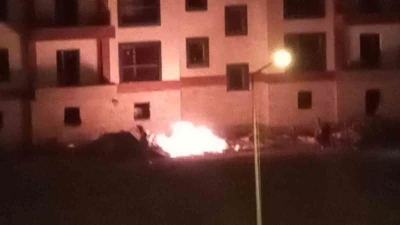 Edirne’de TOKİ şantiyesinde yangın paniği... Alevleri kum atarak söndürmeye çalıştılar
