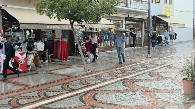 Edirne&rsquo;de vatandaşlar yağmurun tadını &ccedil;ıkardı
