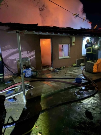 Edirne&rsquo;de yaşlı kadının evi alevlere teslim oldu
