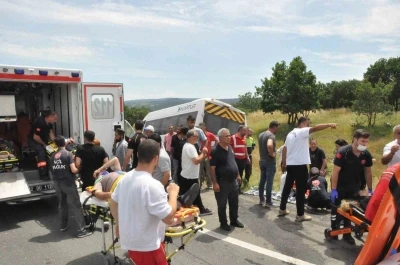 Edirne&rsquo;de yolcu minib&uuml;s&uuml; tıra &ccedil;arptı: 16 yaralı
