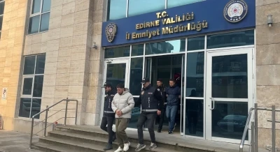 Edirne Kapıkule’de tarihi eser operasyonu: Büyük İskender portreli sikkelerle kaçarken yakalandılar
