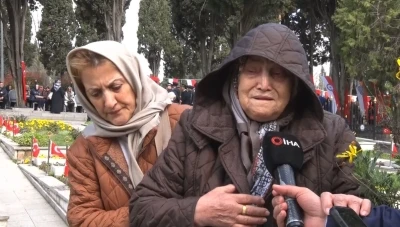 Edirnekapı Şehitliği&rsquo;nde duygusal anlar: 92 yaşındaki anne g&ouml;zyaşlarını tutamadı
