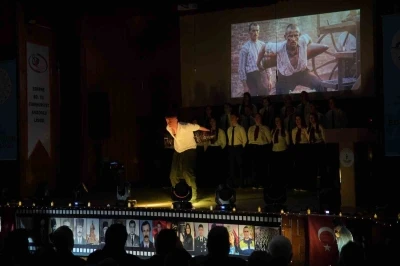 Edirneli &ouml;ğrencilerin 18 Mart g&ouml;sterileri duygulandırdı
