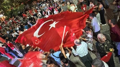 Edremit, 15 Temmuz&rsquo;da tek y&uuml;rek oldu
