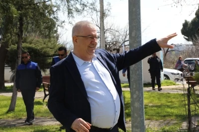 Edremit Belediyesi&rsquo;den Narlı&rsquo;dan Bostancı&rsquo;ya saha mesaisi
