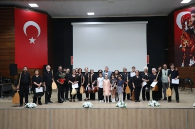 Edremit Belediyesi kursiyerlerinden m&uuml;zik ziyafeti
