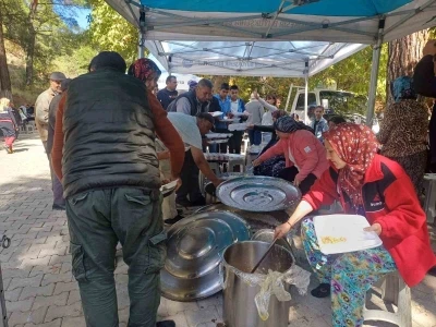 Edremit’in Dereli Mahallesi geleneksel köy hayrı gerçekleştirildi
