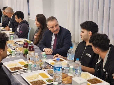 Edremit Kaymakamı Odabaş, iftar sofrasında Şehit Mustafa Serin Fen Lisesi &ouml;ğrenci ve &ouml;ğretmenleriyle buluştu
