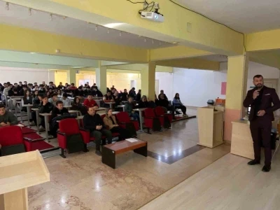 Edremit MYO &rsquo;da CV hazırlama, m&uuml;lakat ve iş arama becerileri semineri d&uuml;zenlendi
