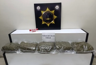 Edremit’te 5 kilogram esrar ele geçirildi
