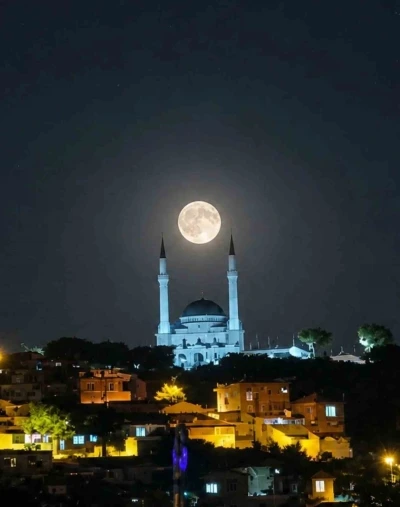 Edremit&rsquo;te dolunay ve Ulu Cami buluşması g&ouml;rsel ş&ouml;len sundu
