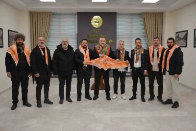 Edremit Y&ouml;r&uuml;kleri Derneği&rsquo;nden Kaykamam Odabaş &rsquo;a ziyaret
