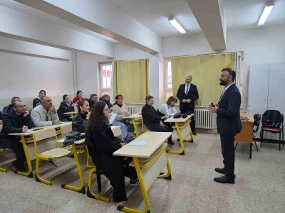 Efeler’de Öğretmenlere Topçu’nun Eğitim Felsefesi Anlatıldı
