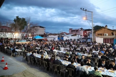 Efeler&rsquo;de vatandaşlar aynı sofrada buluştu
