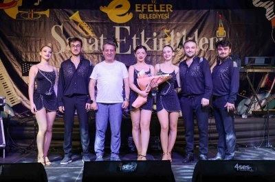 Efeler&rsquo;de vatandaşlar sanatla buluştu
