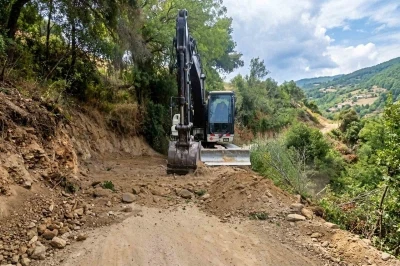 Efeler&rsquo;de yol bakım ve onarım &ccedil;alışmaları devam ediyor
