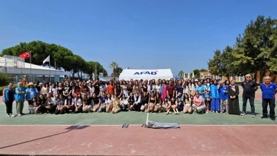 Efeler Gençlik Kampı’nda öğrencilere afet farkındalık eğitimi
