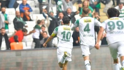 Efsane takım 90+1'de taraftarını sevinci boğdu