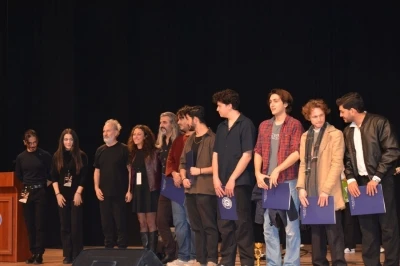 &rsquo;Ege&rsquo;nin Sesi&rsquo; yarışmasının kazananı Arben &Ouml;zge&ccedil;er oldu
