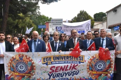 Ege &Uuml;niversitesi 71&rsquo;inci yaşını coşkuyla kutladı
