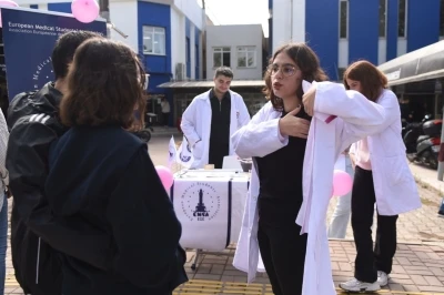 Ege Üniversitesi kampüsünde meme kanseri farkındalık etkinliği
