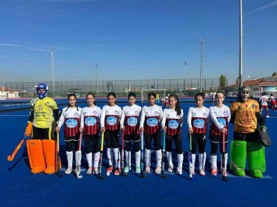 Ege Yıldızları Kadın Hokey Takımı Muğla’ya üçüncülükle döndü
