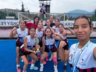 Ege Yıldızları U16 T&uuml;rkiye Hokey 1&rsquo;inci Ligi&rsquo;nde T&uuml;rkiye ikincisi oldu
