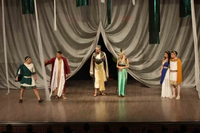 EGİAD Tiyatro Kul&uuml;b&uuml;&rsquo;nden anlamlı gece
