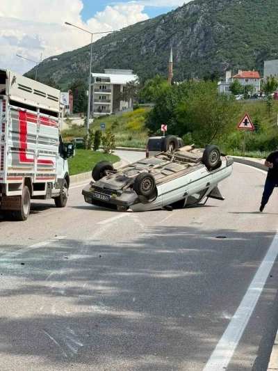 Eğirdir&rsquo;de takla atan otomobilin s&uuml;r&uuml;c&uuml;s&uuml; yaralandı
