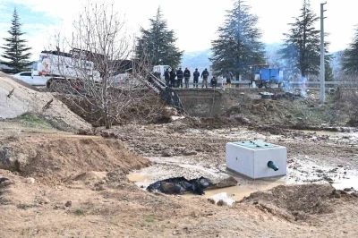 Eğirdir&rsquo;den gelen i&ccedil;me suyu borusundaki patlak ekiplerce giderildi
