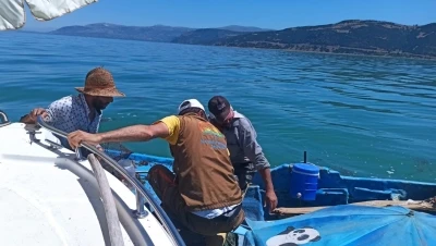 Eğirdir G&ouml;l&uuml;&rsquo;nde su &uuml;r&uuml;nleri denetimleri s&uuml;r&uuml;yor
