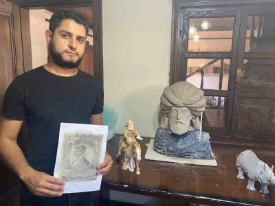 Eğitim almadan doğuştan gelen yeteneğiyle yaptığı eserler görenleri şok ediyor
