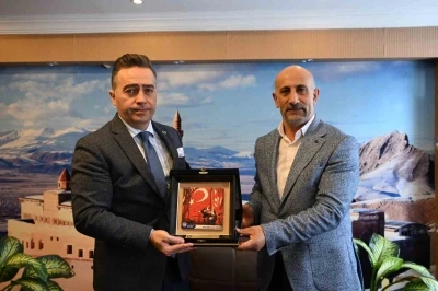 Eğitim-Bir-Sen Ağrı Şubesi, okullardaki g&uuml;venlik tedbirleri i&ccedil;in &Ouml;nder&rsquo;e teşekk&uuml;r etti
