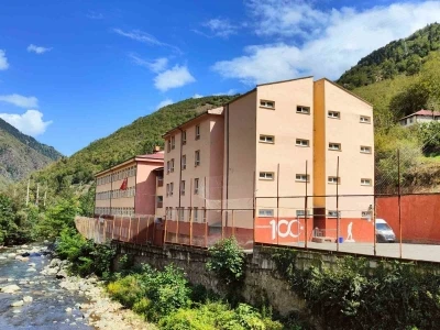 Eğitim gördüğü okulu baştan aşağıya yeniledi
